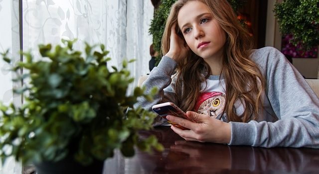 6 Real Reasons Why Do Guys Take So Long to Text Back