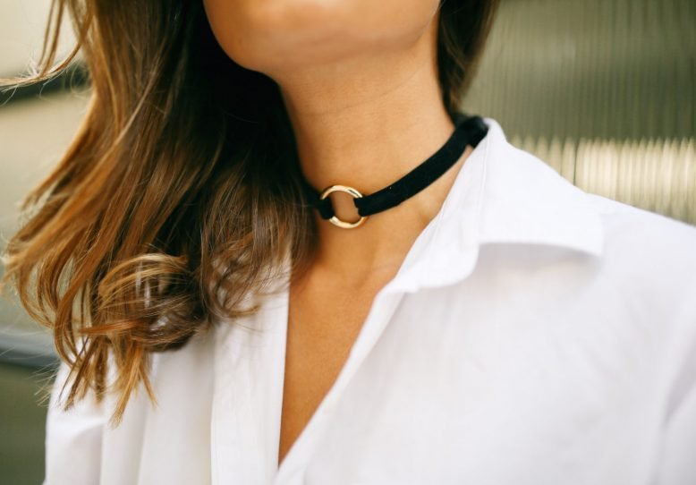 5 Real Reasons Why Do Girls Wear Chokers | Based on Psychology
